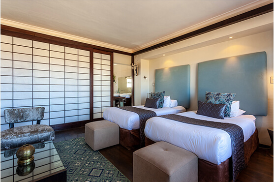 Safaris Down South - Inverdoorn - Ambassador Chalet