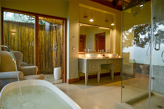 Narina Luxury suite bathroom
